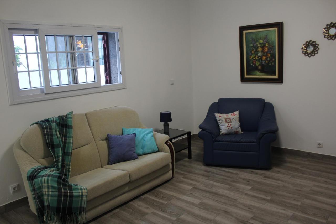 Vitorino De Nemesio Guesthouse Понта-Делгада Экстерьер фото