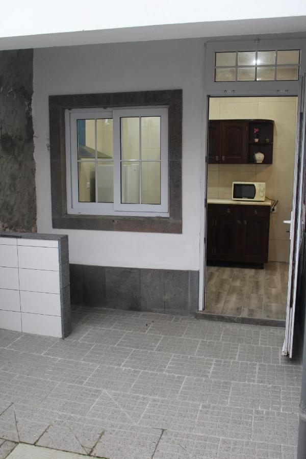 Vitorino De Nemesio Guesthouse Понта-Делгада Экстерьер фото