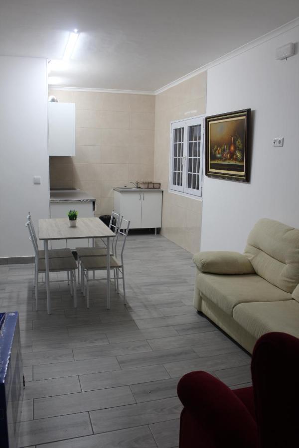 Vitorino De Nemesio Guesthouse Понта-Делгада Экстерьер фото